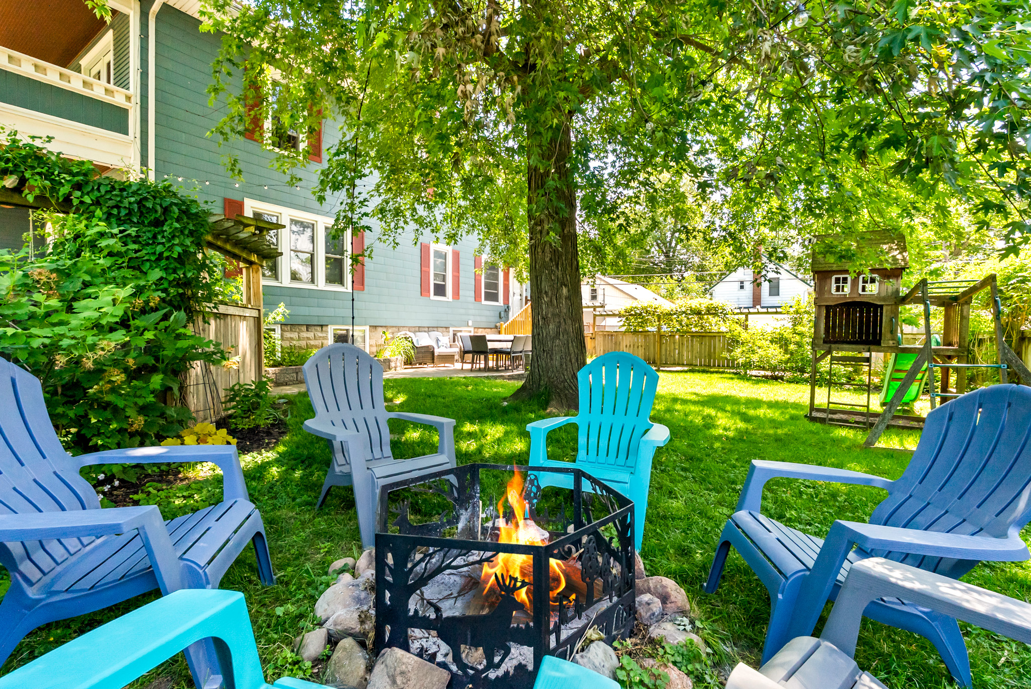 Cap off a perfect lake day by the fire. Sink into comfortable Adirondack chairs around our backyard fire pit for s'mores and evening storytelling under the stars.