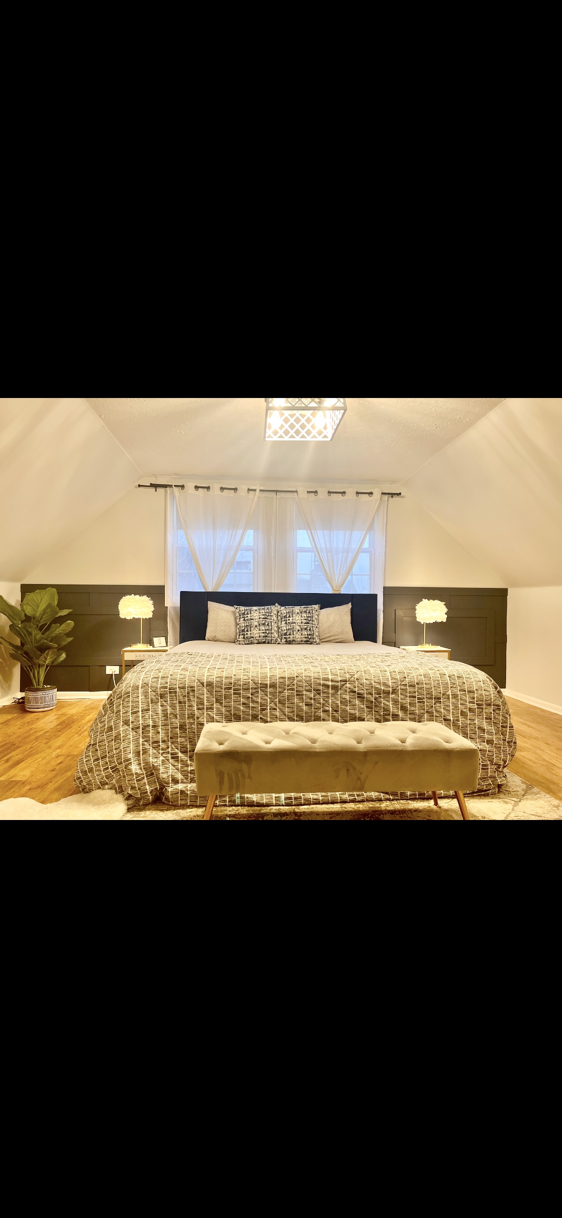 Upper Master with King bed