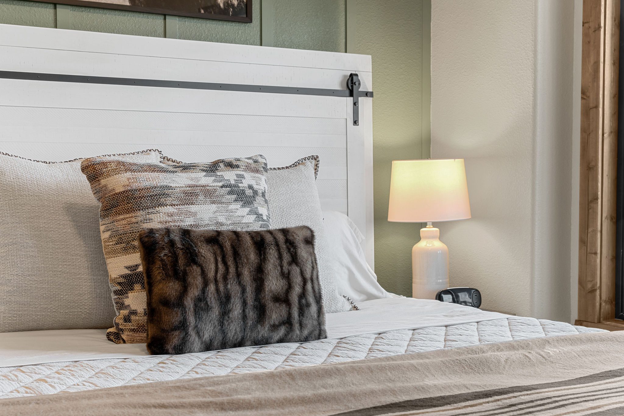 Lower level king bedroom #2 w/ jack & Jill bath 