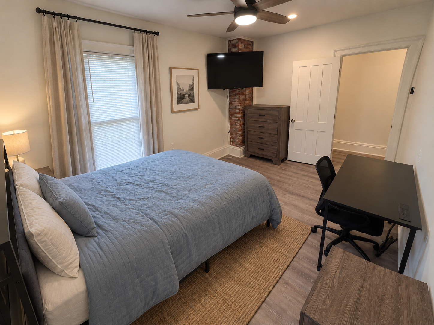 Queen bedroom #3