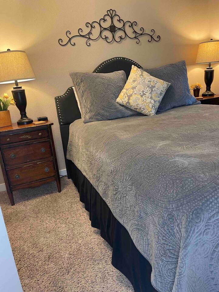Second bedroom with Queen bed