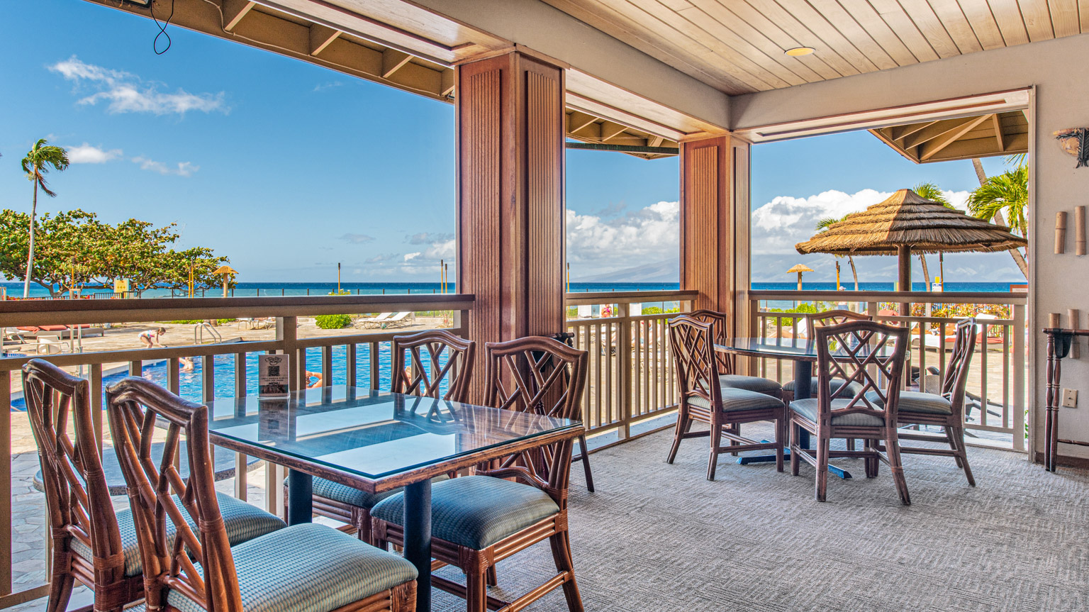 On-property oceanfront dining