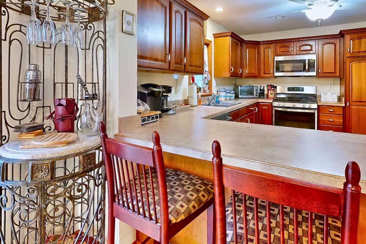 Lots of counter space for huge family meals or just a couple eggs served on the breakfast bar! 