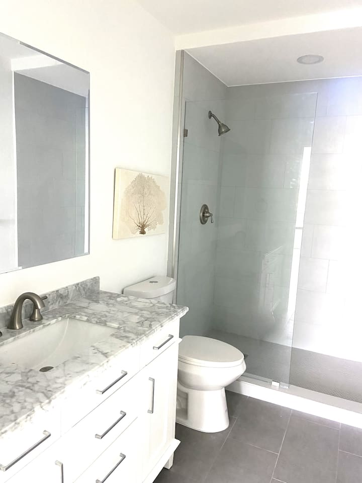 2nd bathroom 