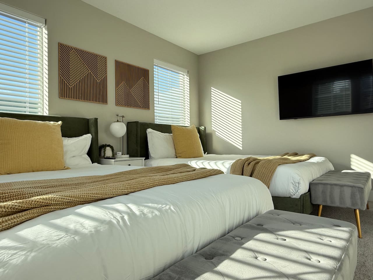 wo queen beds with medium-firm mattresses and a 50-inch TV. ️