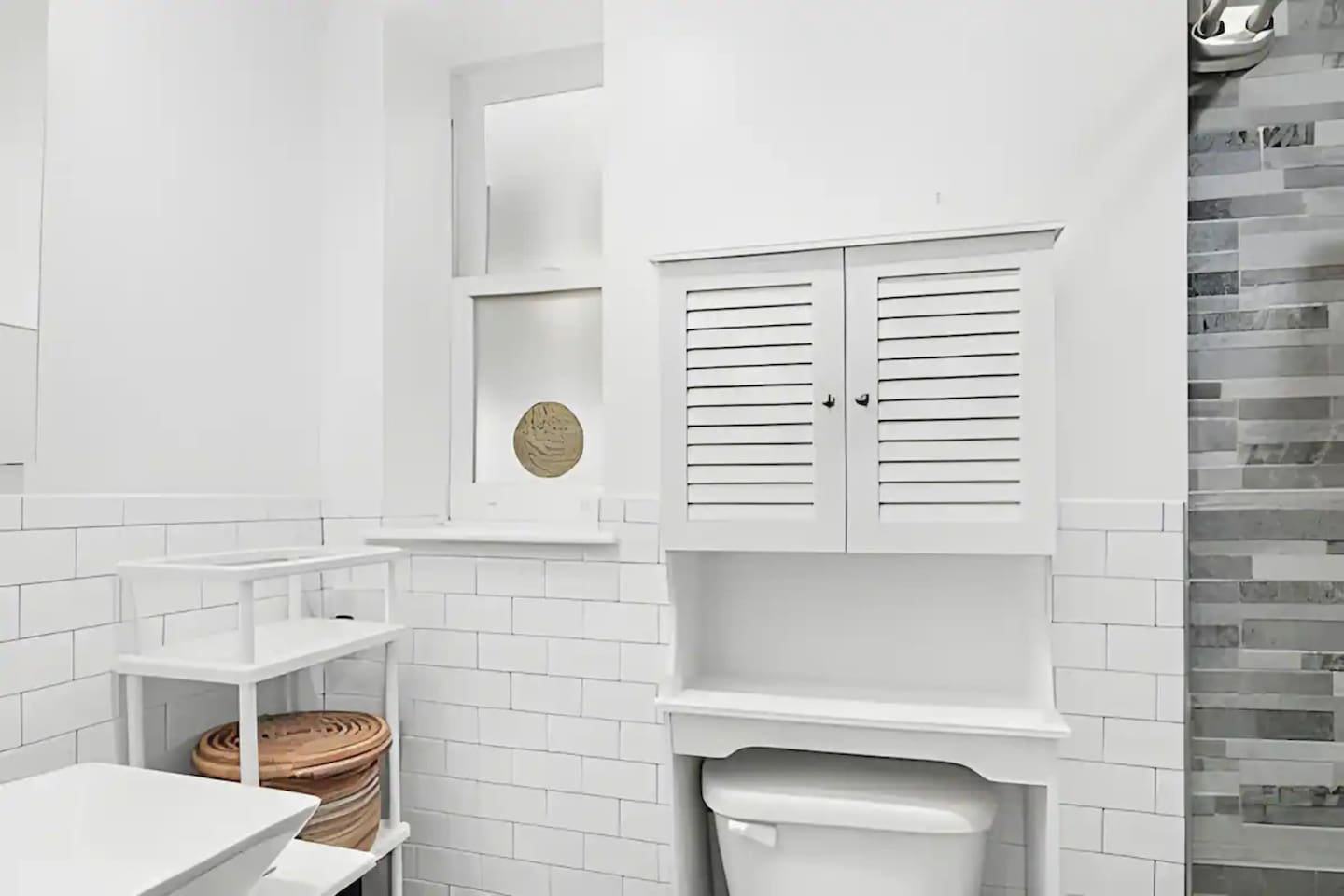 Full Bathroom 2
