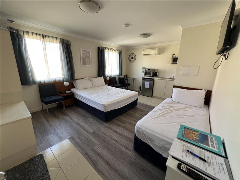 Motel style room with kitchenette in U206