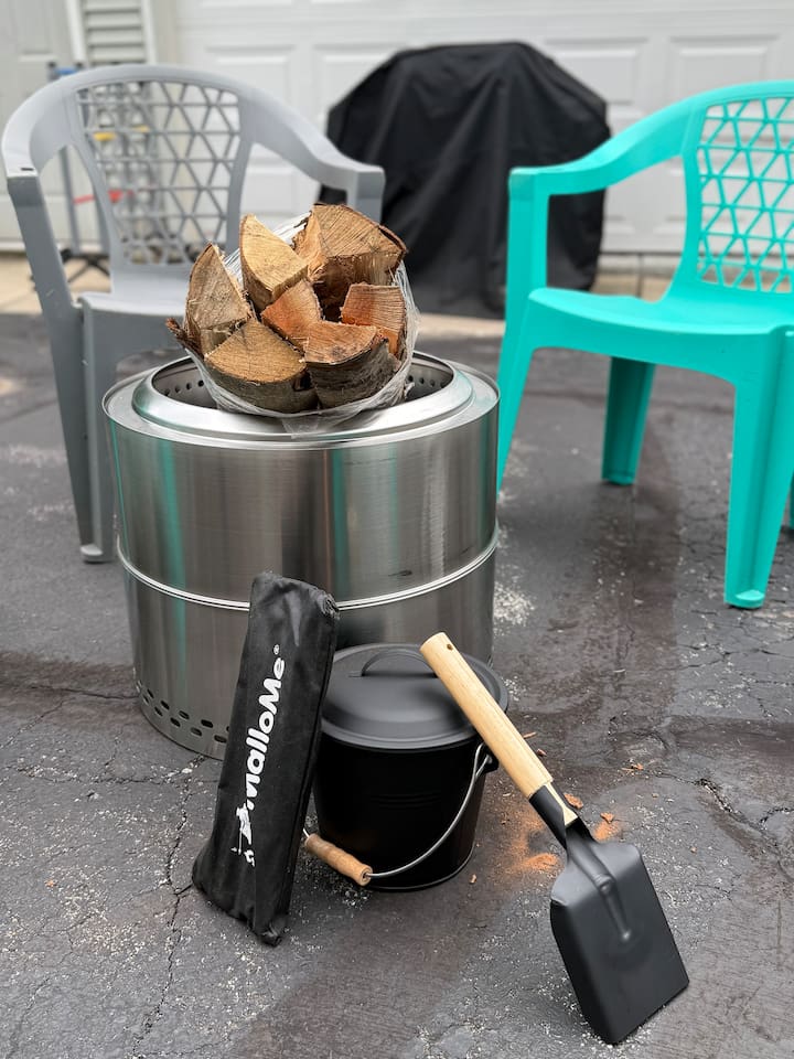 Smokeless firepit with 1 bundle of wood provided. Marshmallow sticks available for s’mores.
Ash bucket and firepit cover for easy and safe cleanup. Firepit and supplies stored under the porch.