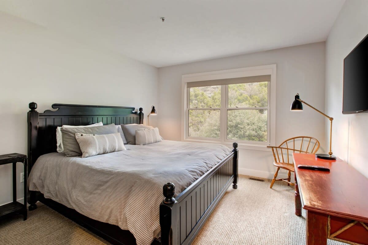 3rd Fl Guest Bedroom