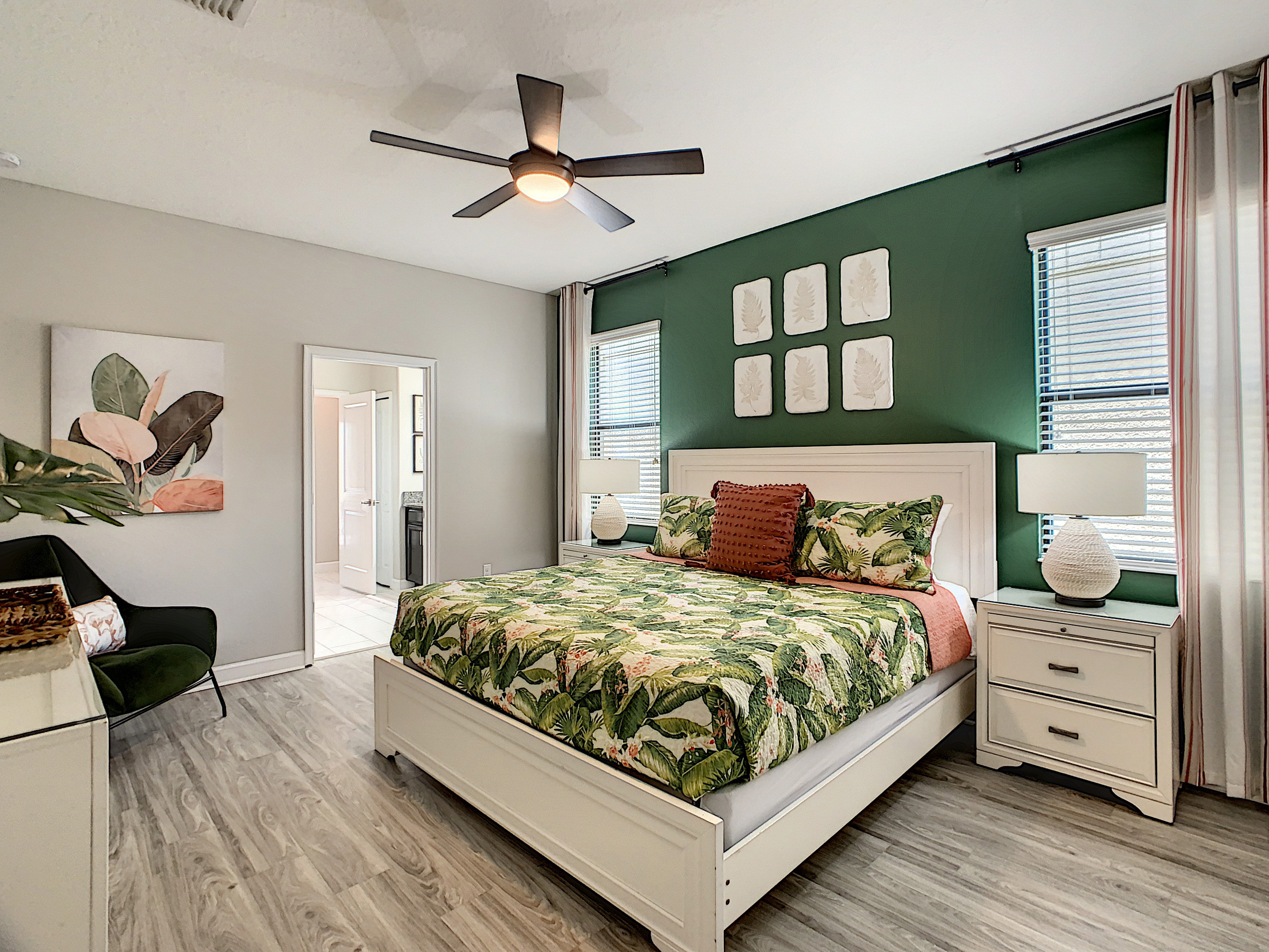 Master Suite-1st Floor-King Bed