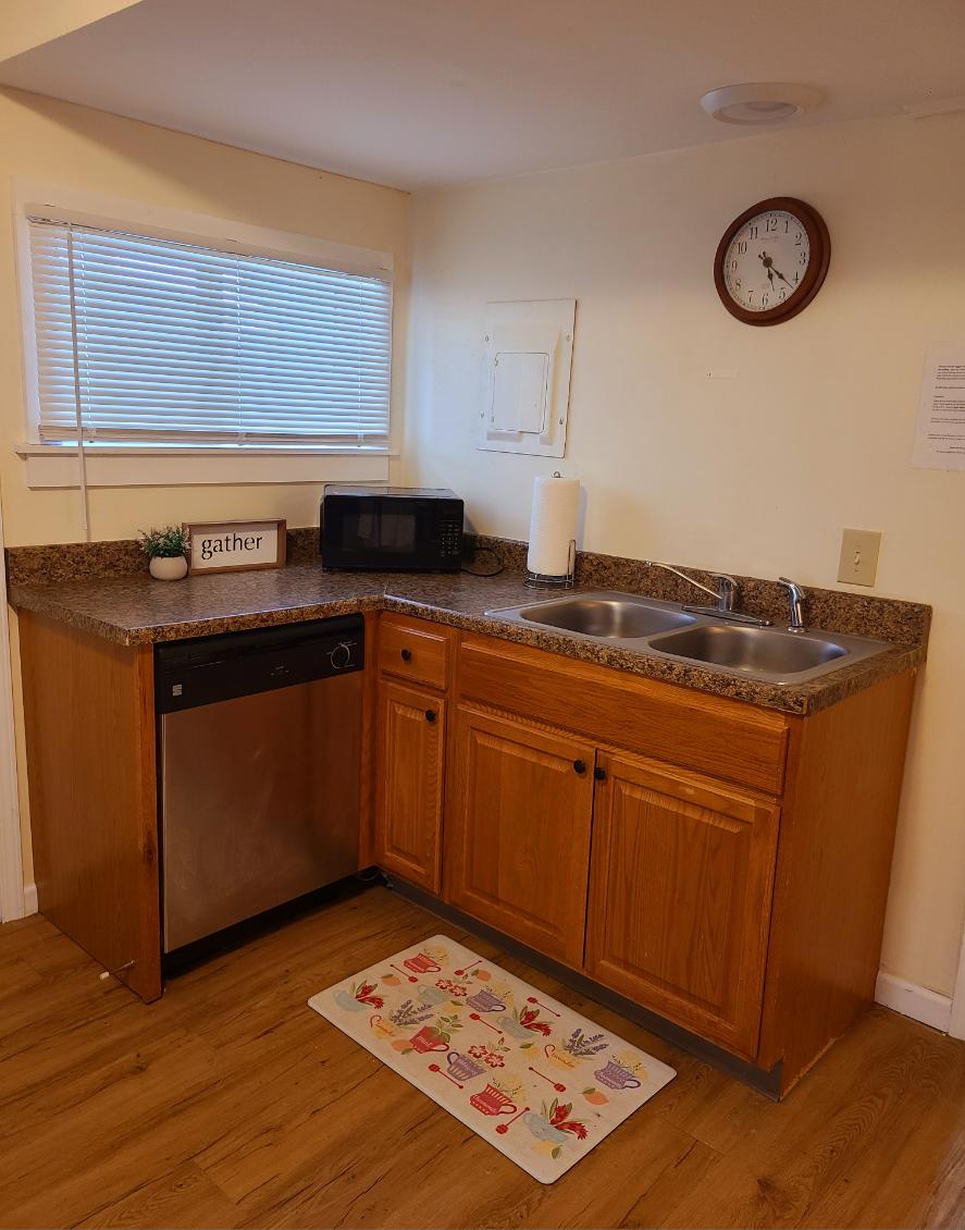 26 Columbia - Eat-in kitchen
