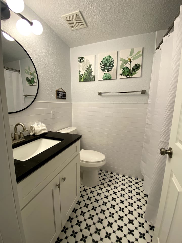 en suite bathroom in middle queen bed bedroom