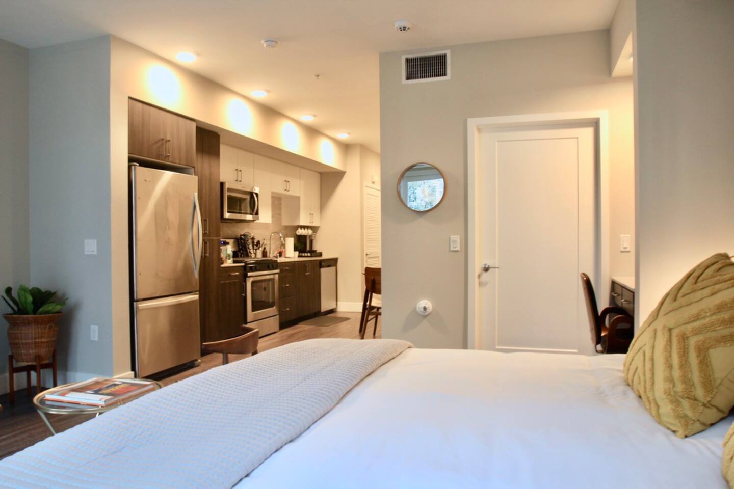 Mid-Century Modern Studio | CHOC & St. Joseph 6