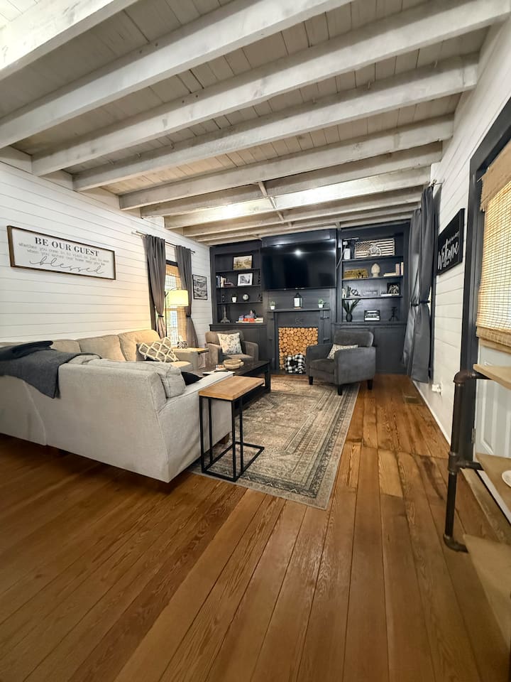 Relax with family & friends after a day of adventure in the downstairs family room.  
Smart tv/usb ports available .