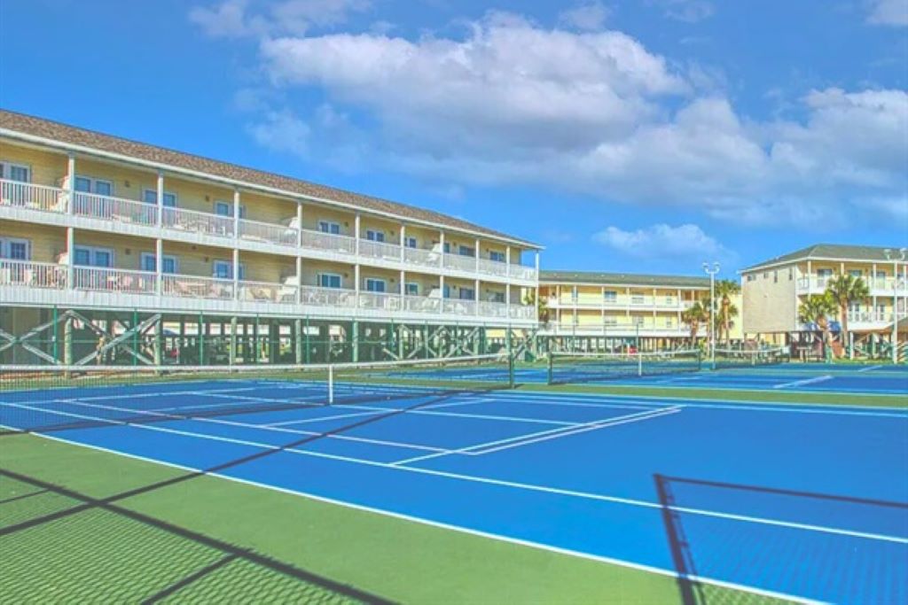 🥎 Enjoy a Little Friendly Competition! 🎾