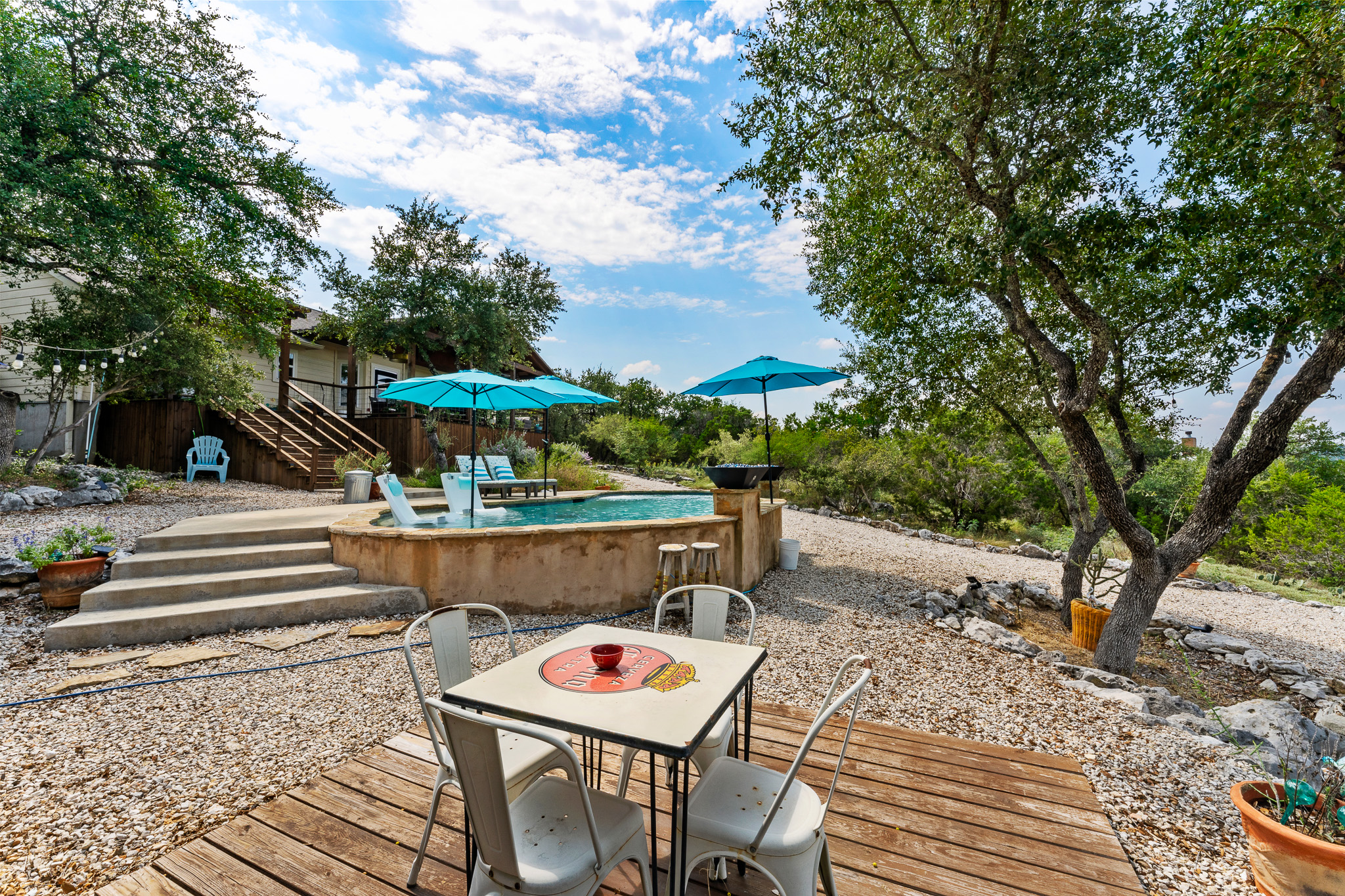 Outdoor BBQ and kitchen ready to enjoy