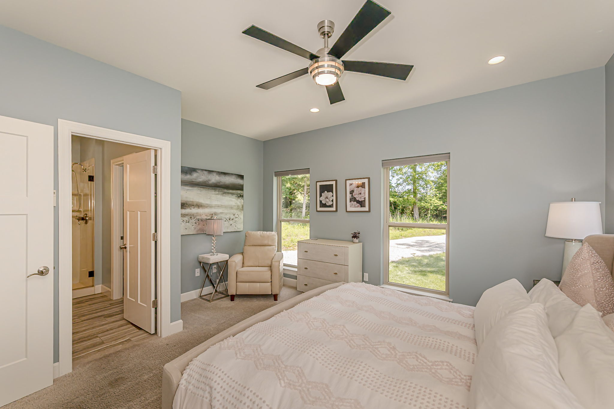 King bedroom with attached bathroom and walk-in closet.