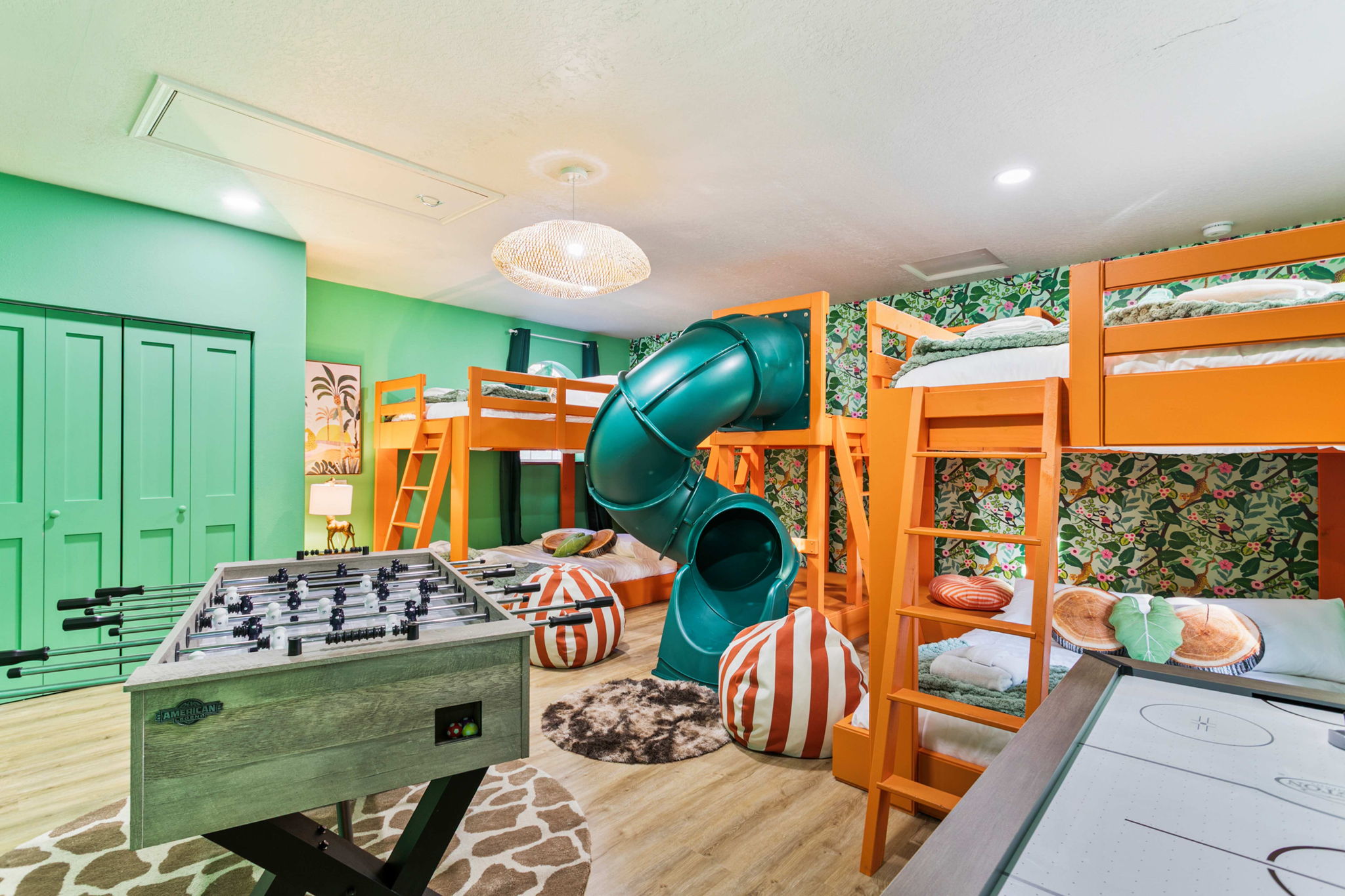 2 queen beds and 2 full beds with indoor slide!