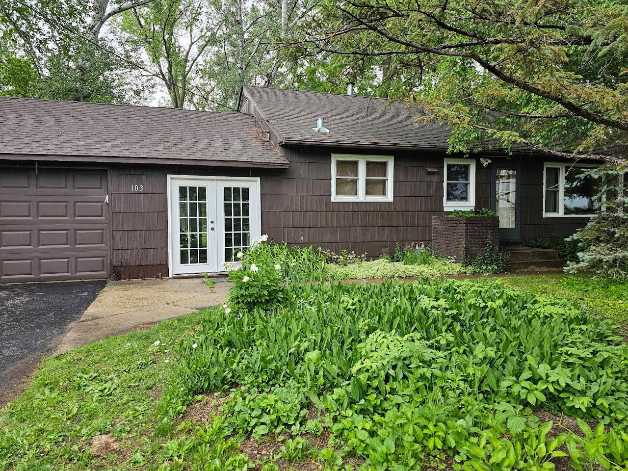 Three steps front entry