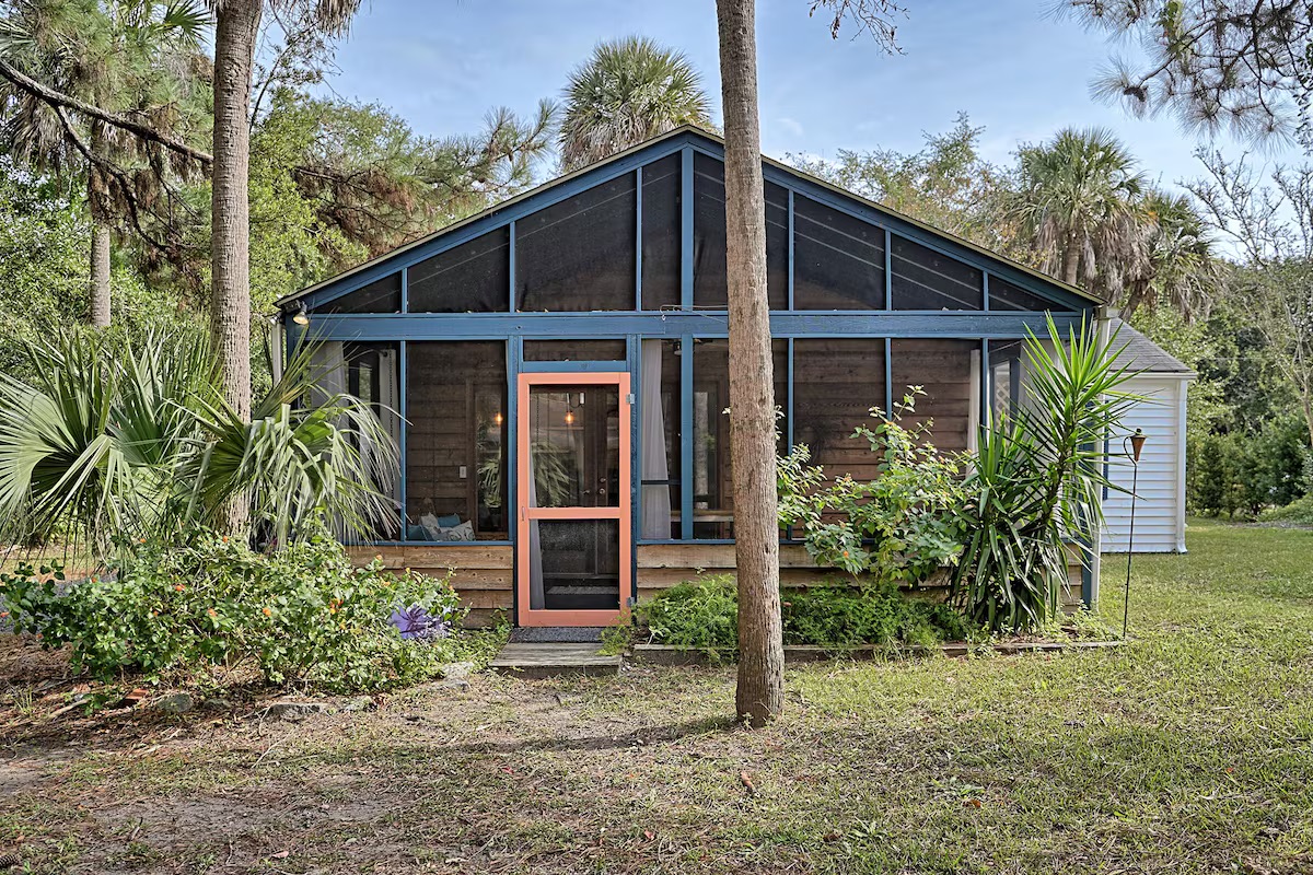 25 21st Avenue | Seas the Day | Screened Porch | IOP Escapes