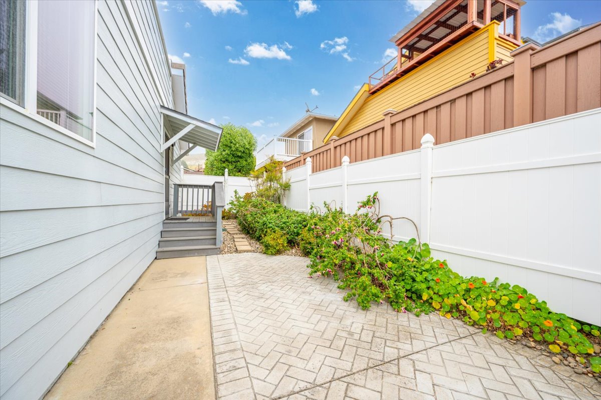 Small back patio off of 2nd bedroom 