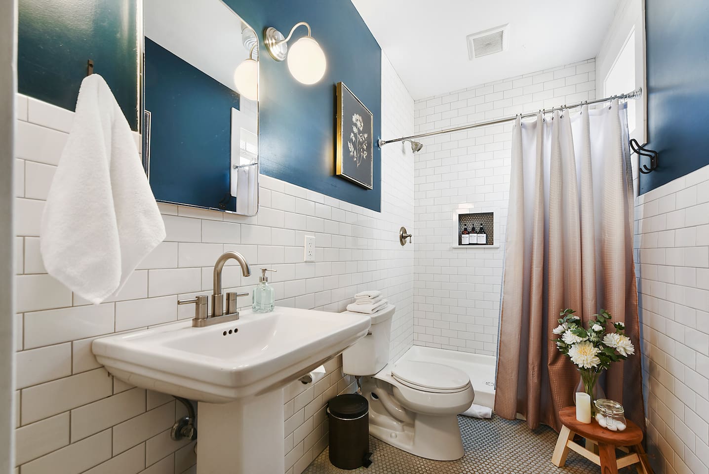 Apt 4 bathroom - 2nd floor