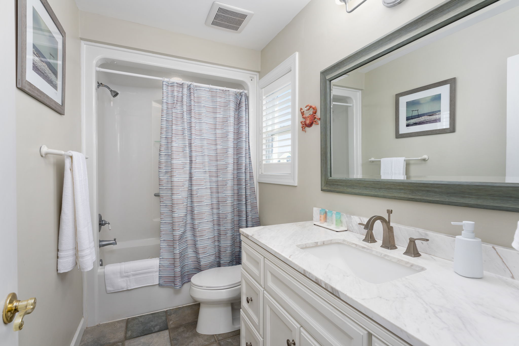 Bathroom 1 - Master Ensuite (Tub/Shower Combo)