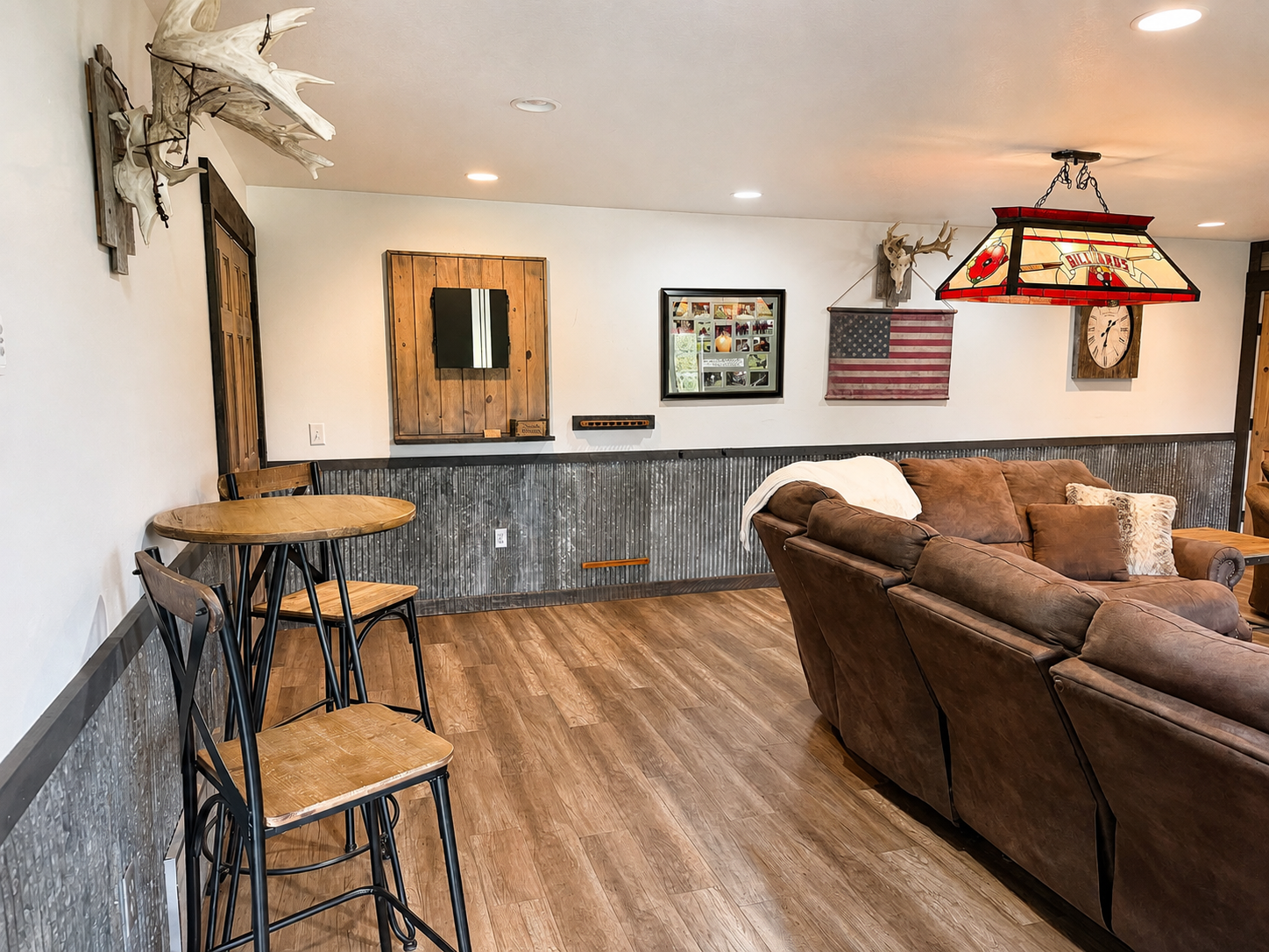 Dartboard and bar seating gives your group even more room to spread out, relax, enjoy drinks, watch TV, and spend quality time together during your stay.