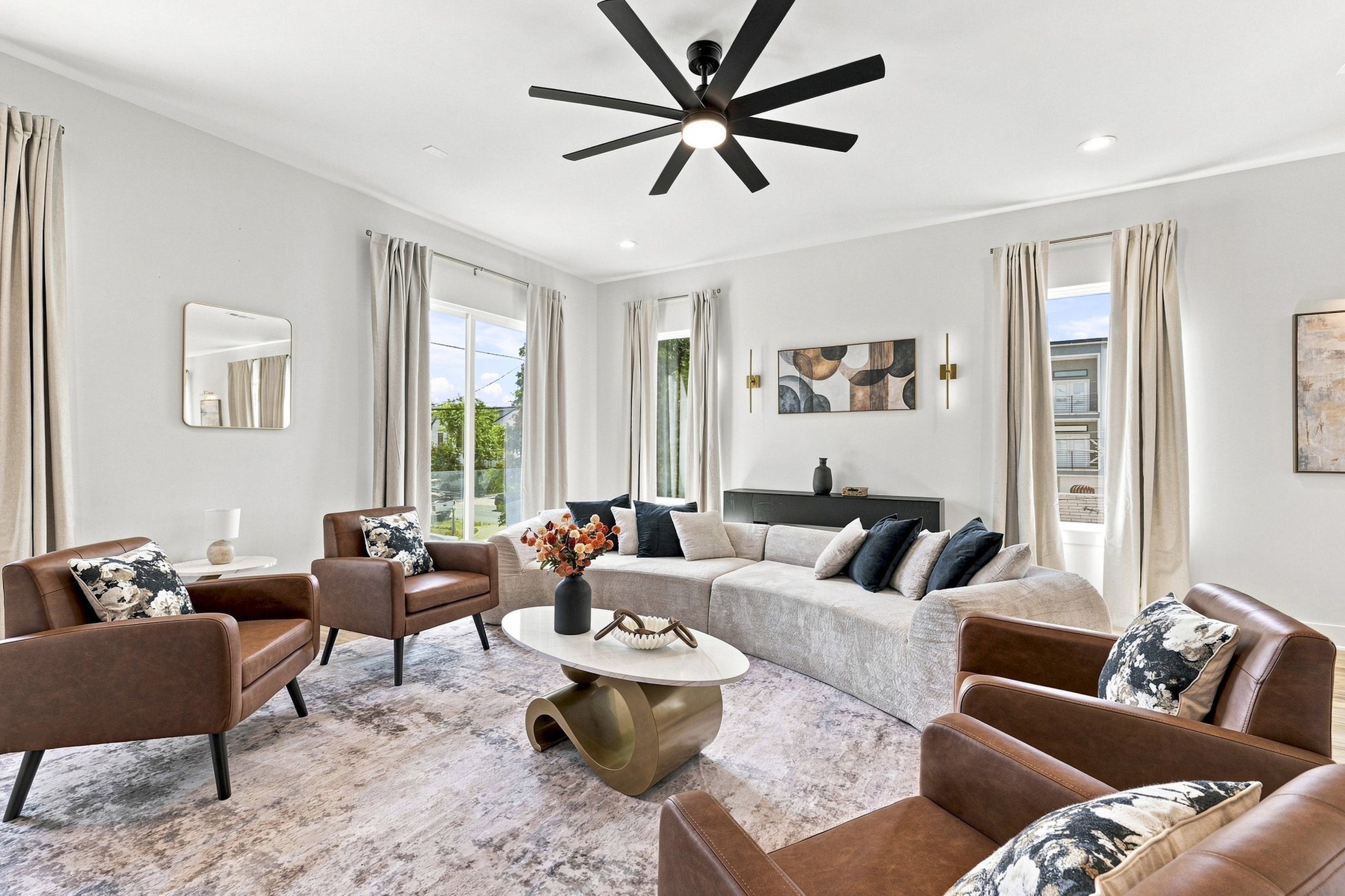 Stylish space bathed in natural light, perfect for relaxation and entertainment!