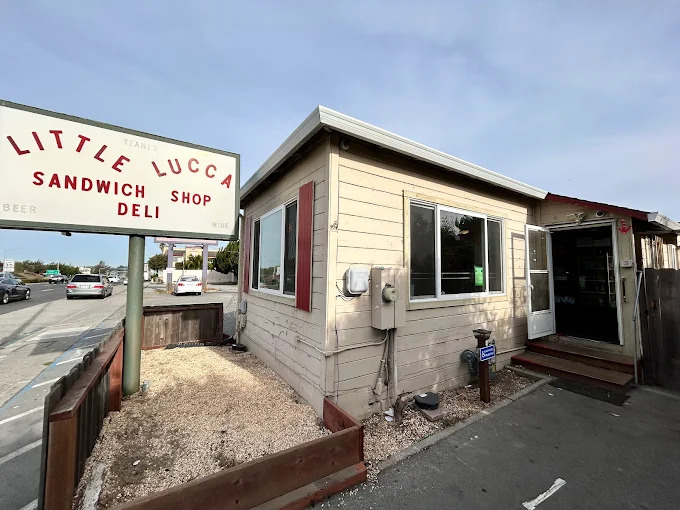 Popular sandwich spot walking distance