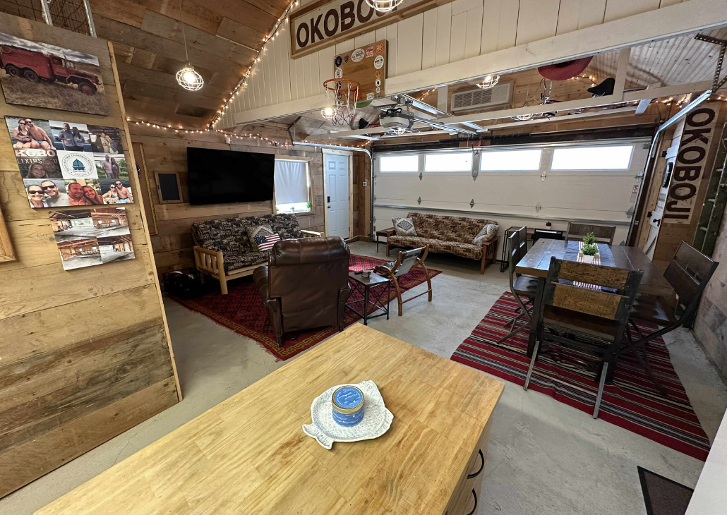 This garage has flexible seating.