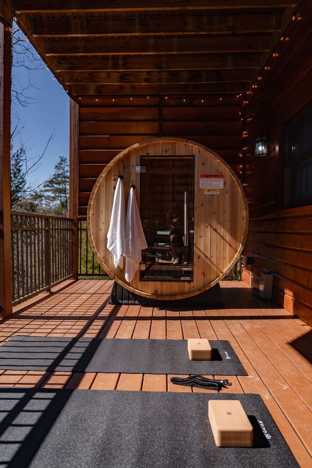 Rustic Red Cedar Barrel Sauna