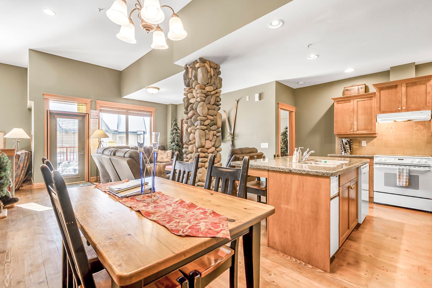FULLY STOCKED GOURMET KITCHEN AND EATING AREA
