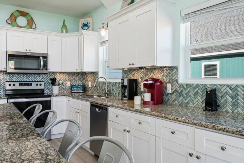 bcb4c394d366493ab620cbc39ac646bd | Beachhouse | Texas | TX | Vacation Homes | Galveston | Crystal Beach | Kokomo | Breezy Days | Beachfront Elegance | Sunrise Serenity | Southern Sands Property Management, LLC