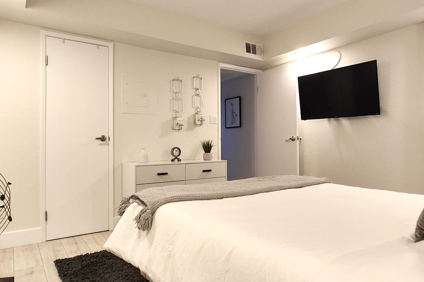 43" Roku Smart TV with cable box for falling asleep to after a long day exploring Scottsdale. TV swivels for viewing.