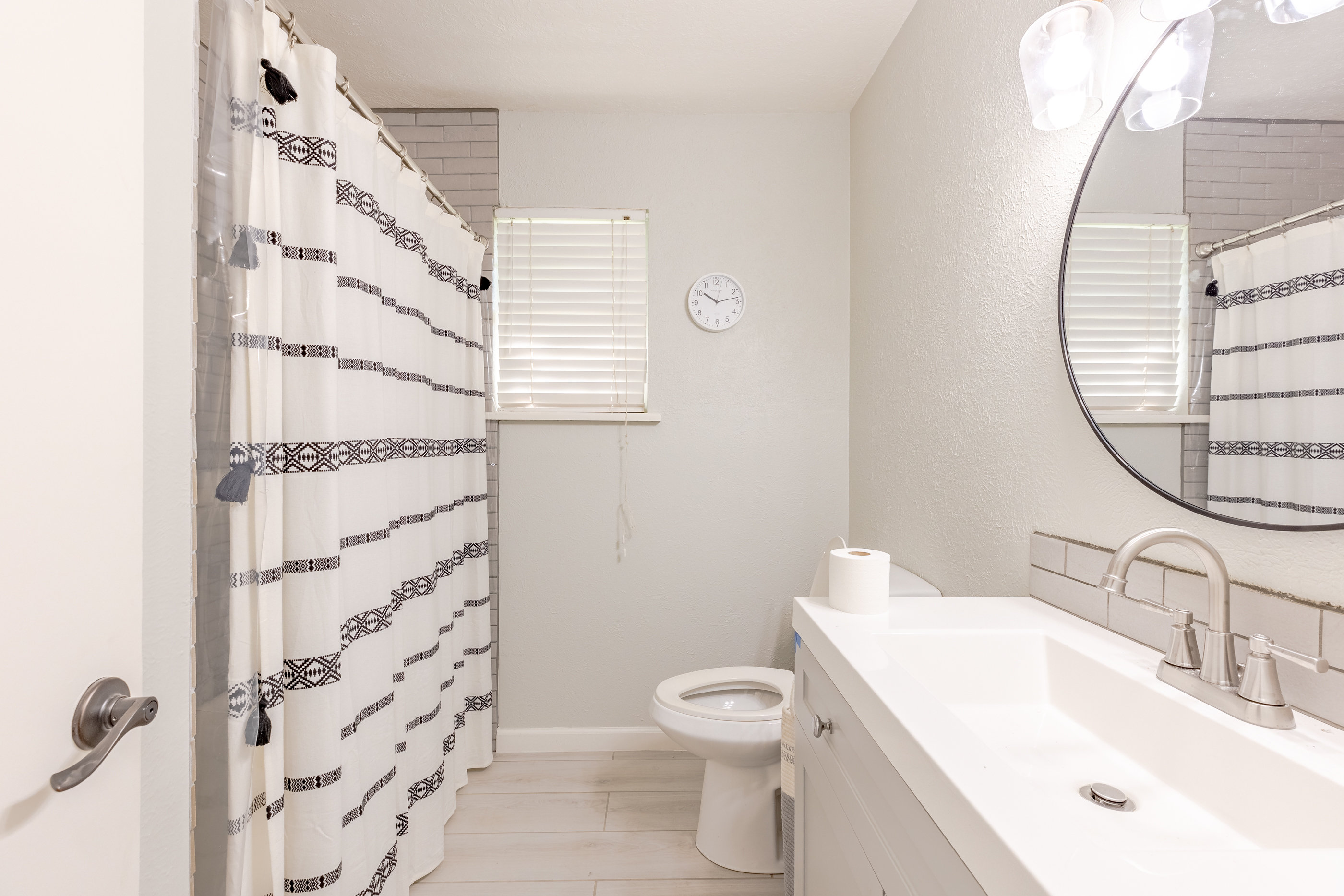 Modern bathroom with shower–tub combo, perfect for families.
