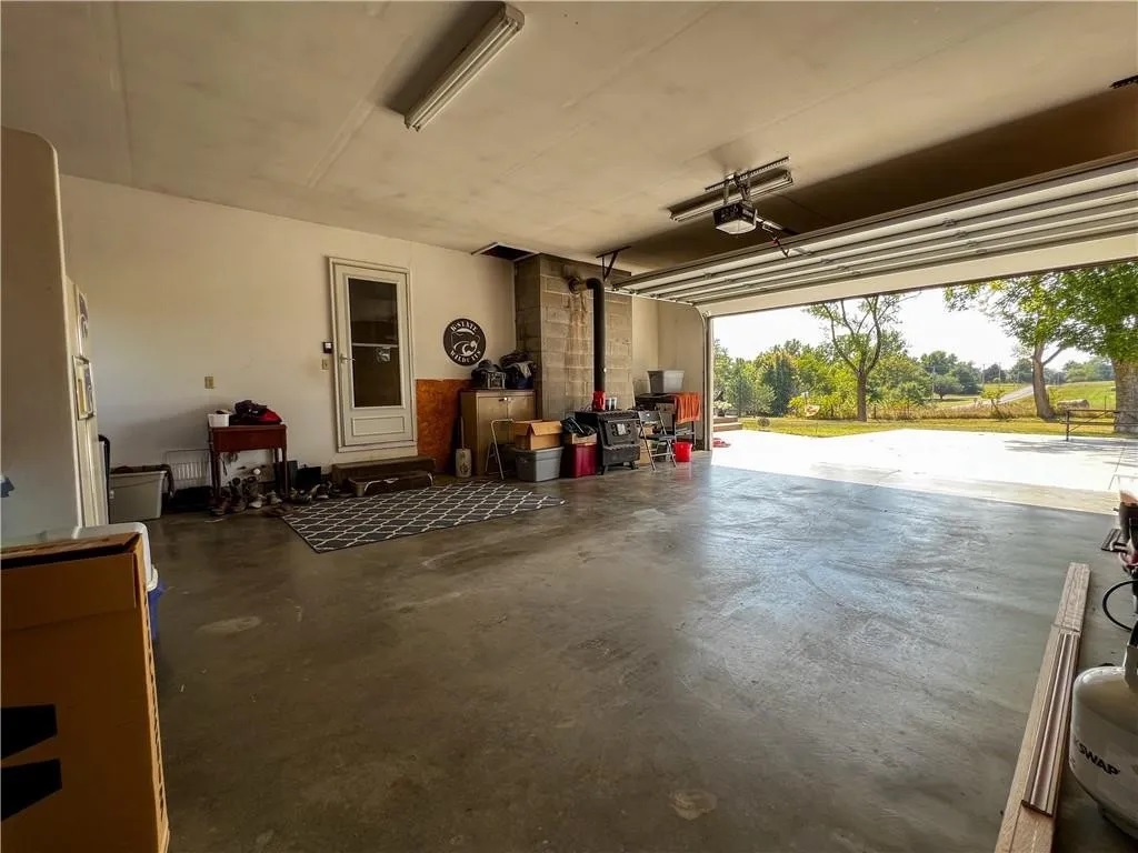 Perfect for unloading, storing bikes, coolers, or farm-day essentials, this open garage makes coming and going easy during your stay.
