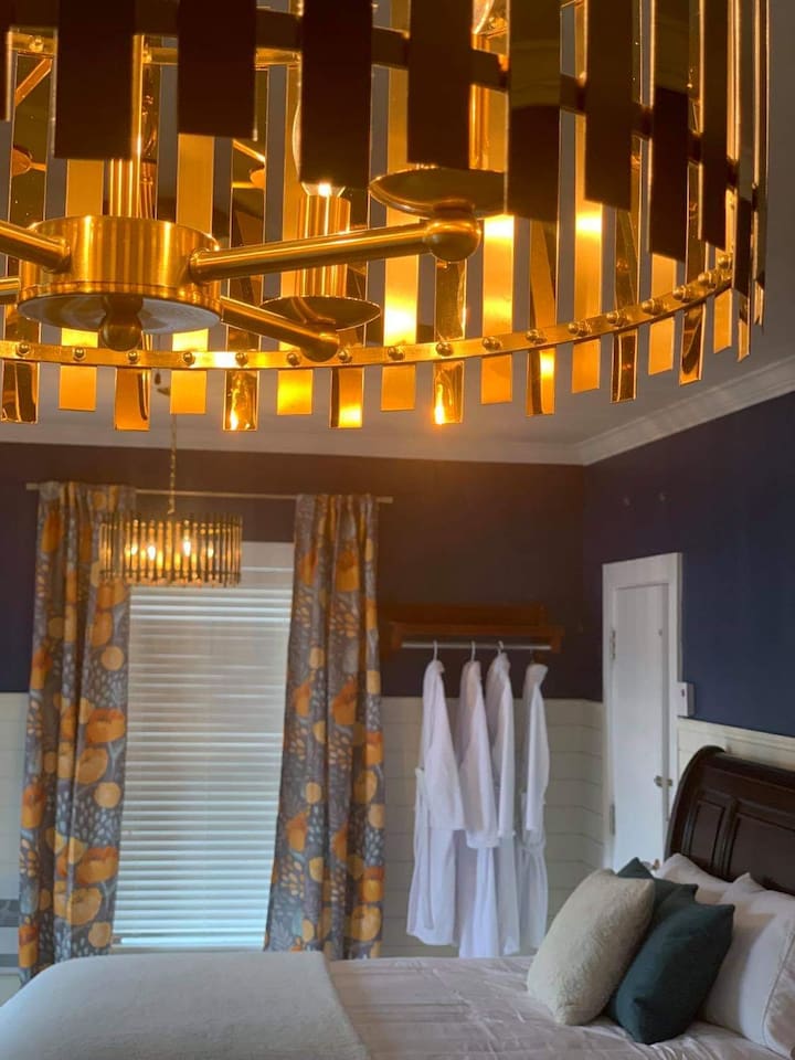 2 Queen Bedroom