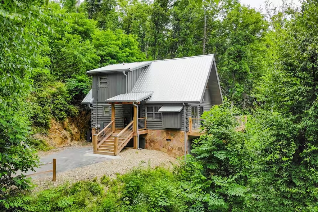 This view of Bear Paws Cabin shows just how private and forested your family