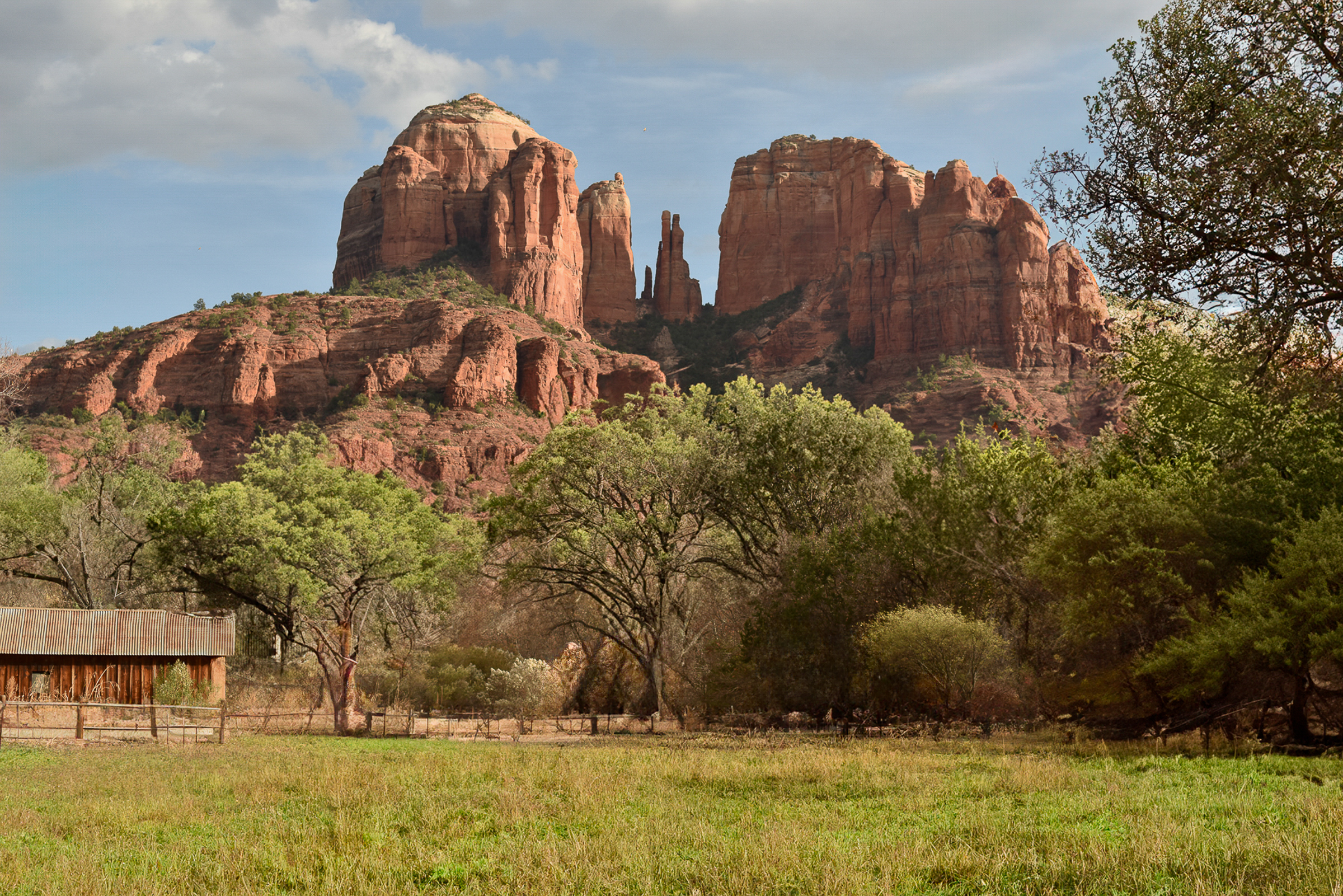 Located just down the road from Red Rock Crossing (Crescent Moon Ranch) and Buddha Beach, offering Oak Creek swimming, peaceful creek access, and iconic Cathedral Rock views.