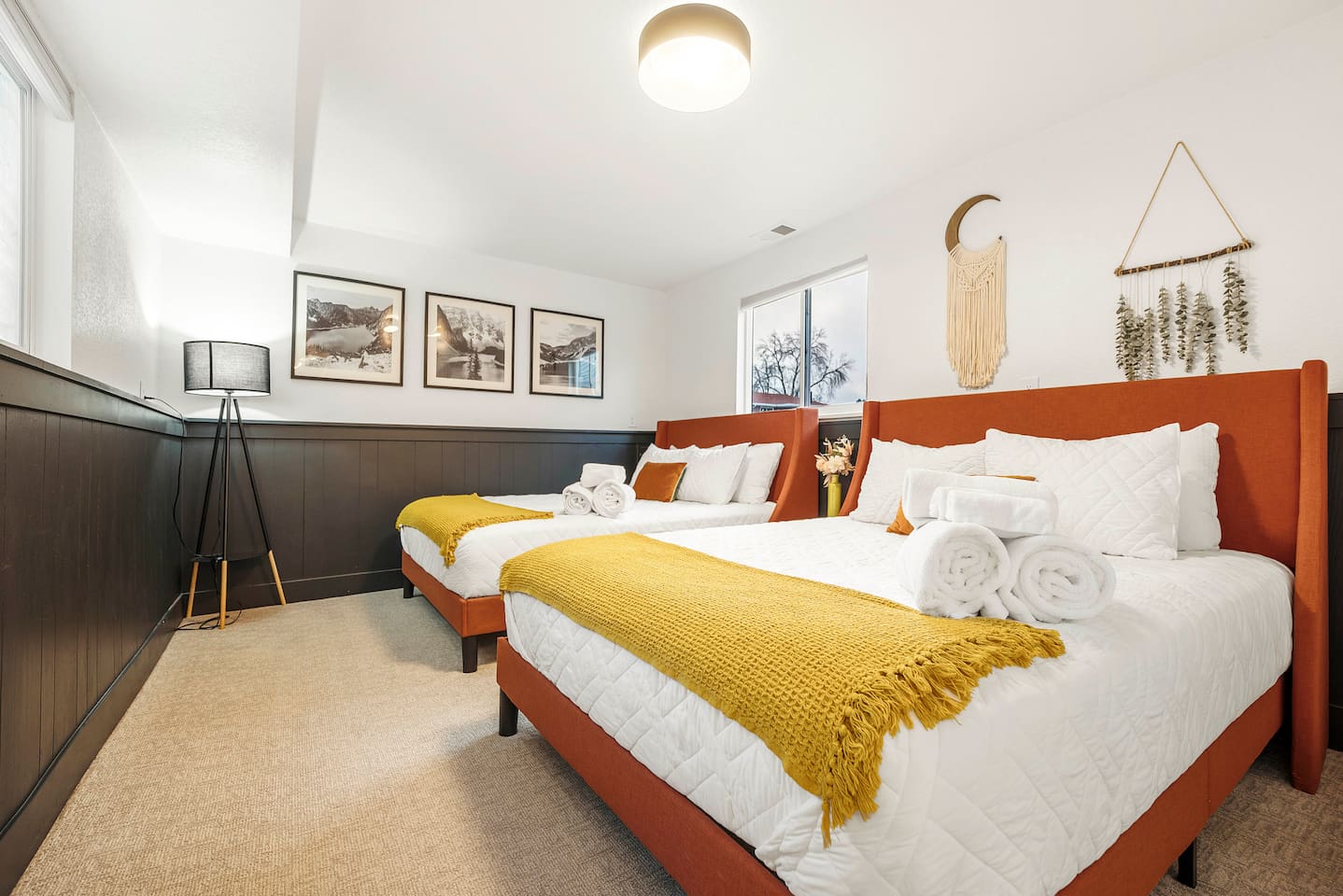 Spacious double queen beds make this flexible space great for families kids, or friends sharing.