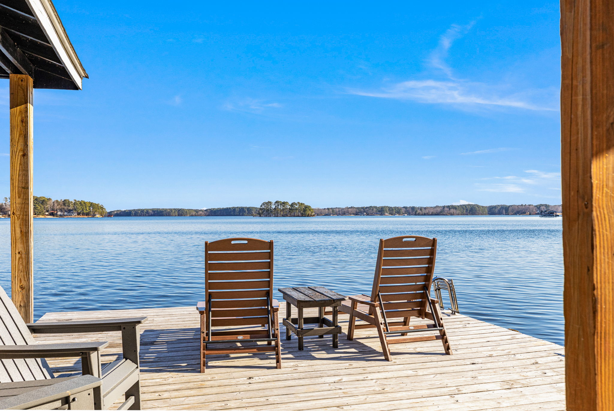 Lakeside Retreat: Unwind on the deck with stunning water views and a perfect spot for sunsets!