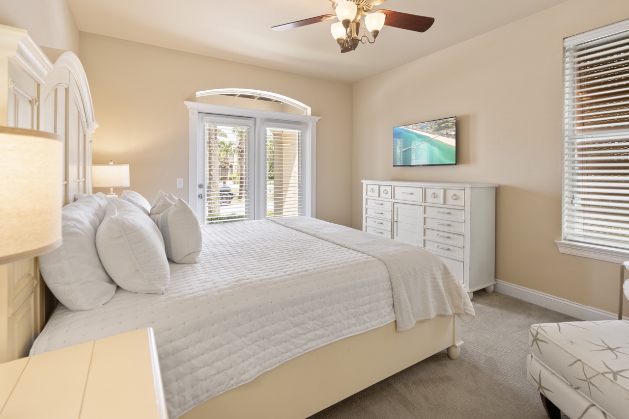 Master Bedroom (1st Floor)