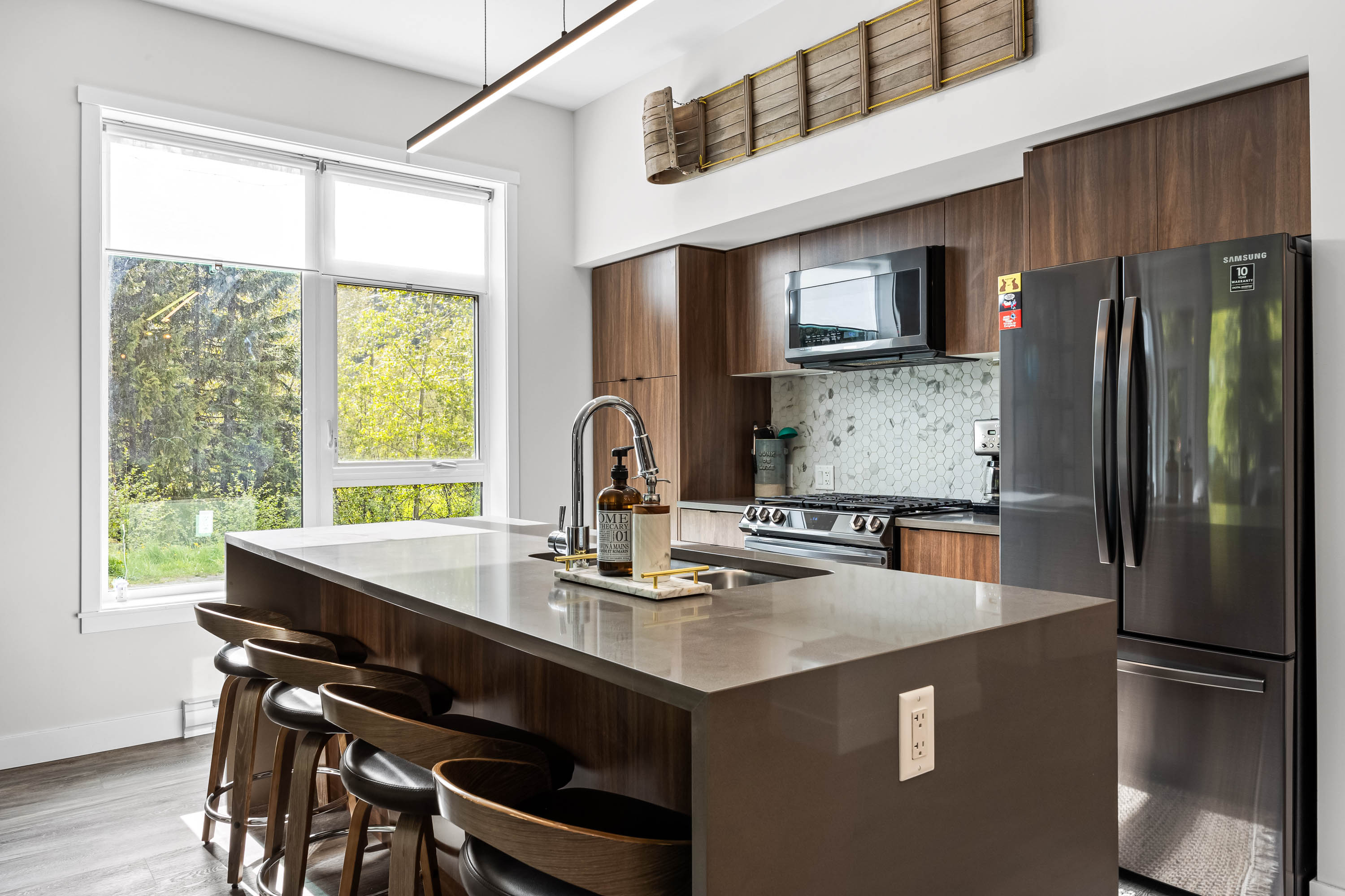 Beautiful & Modern Condo, Ski-In Ski-Out 5