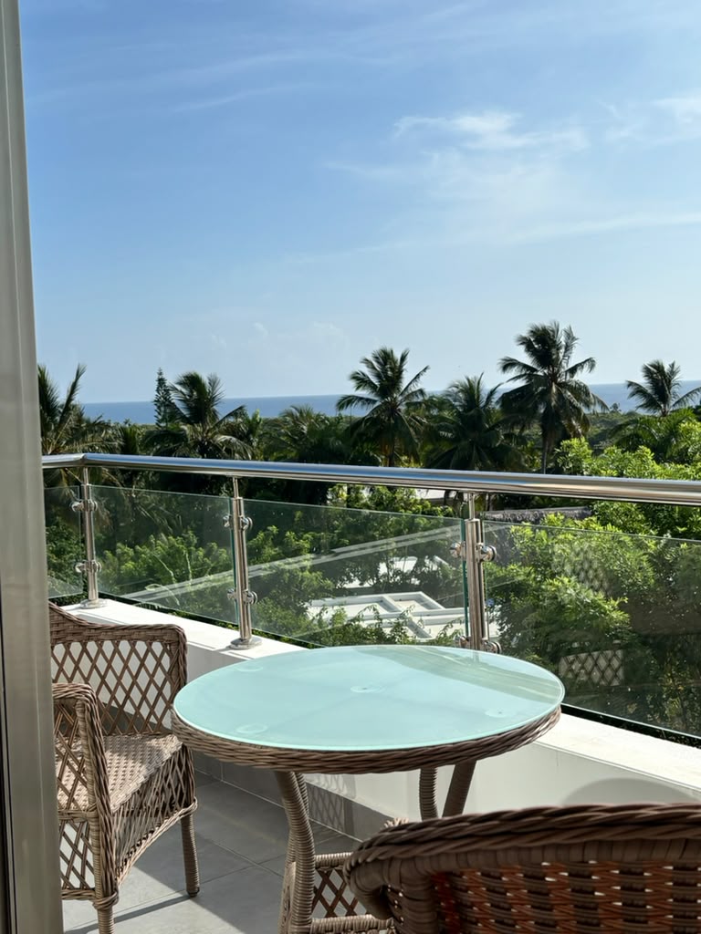 bed 2 balcony