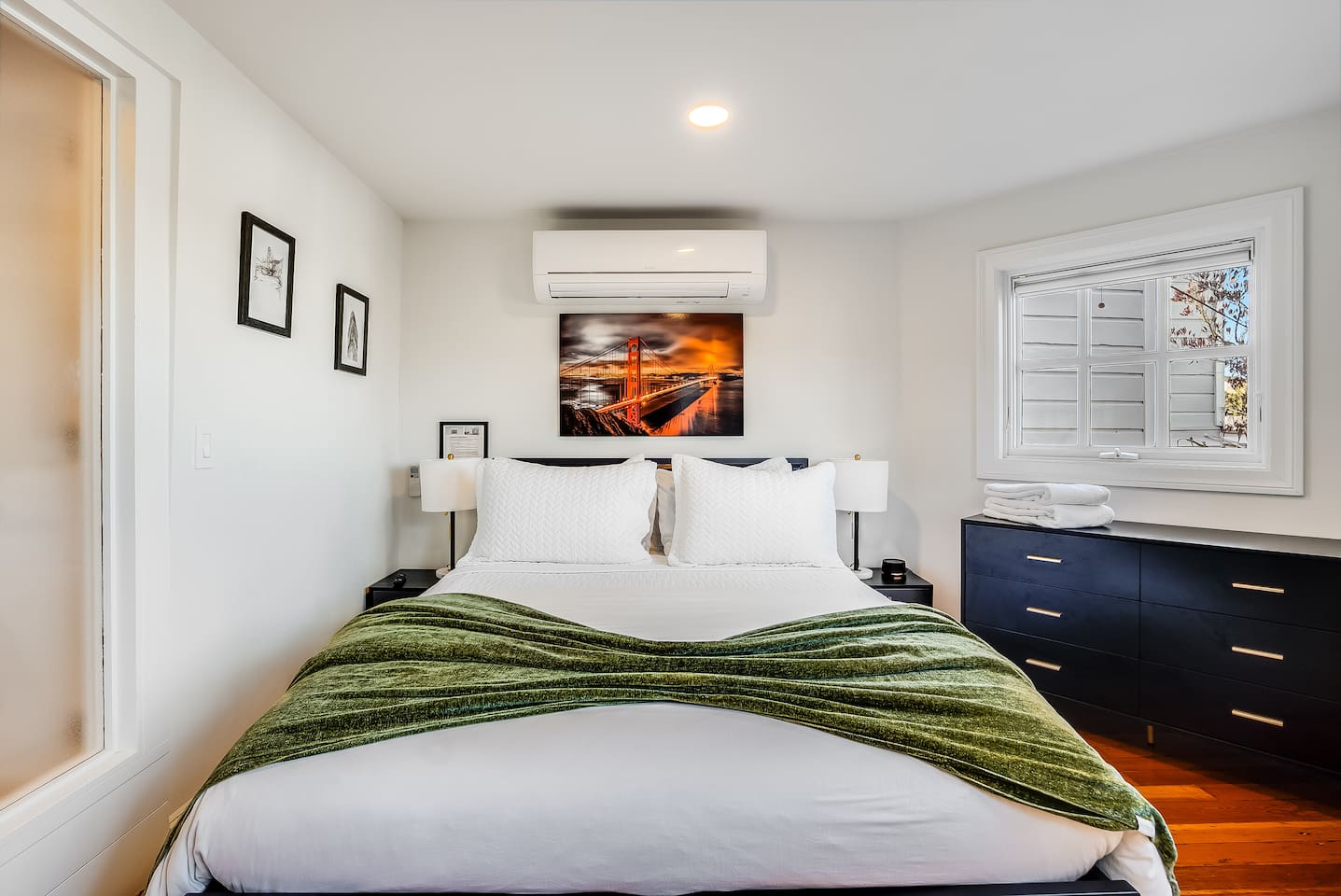 Bedroom, queen sized bed 