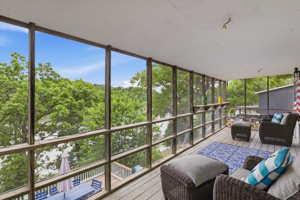 Lakeside Screened In Porch