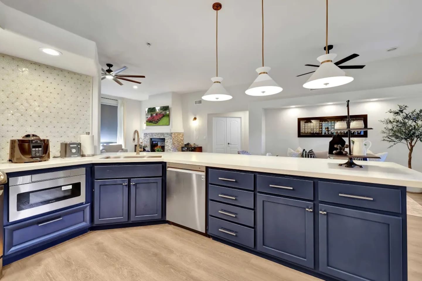 Cook in a fully equipped kitchen