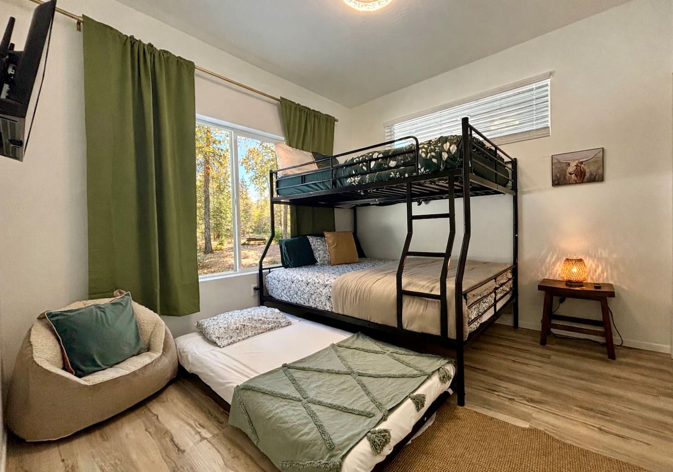 Full Xl over Queen with twin trundle bed. 