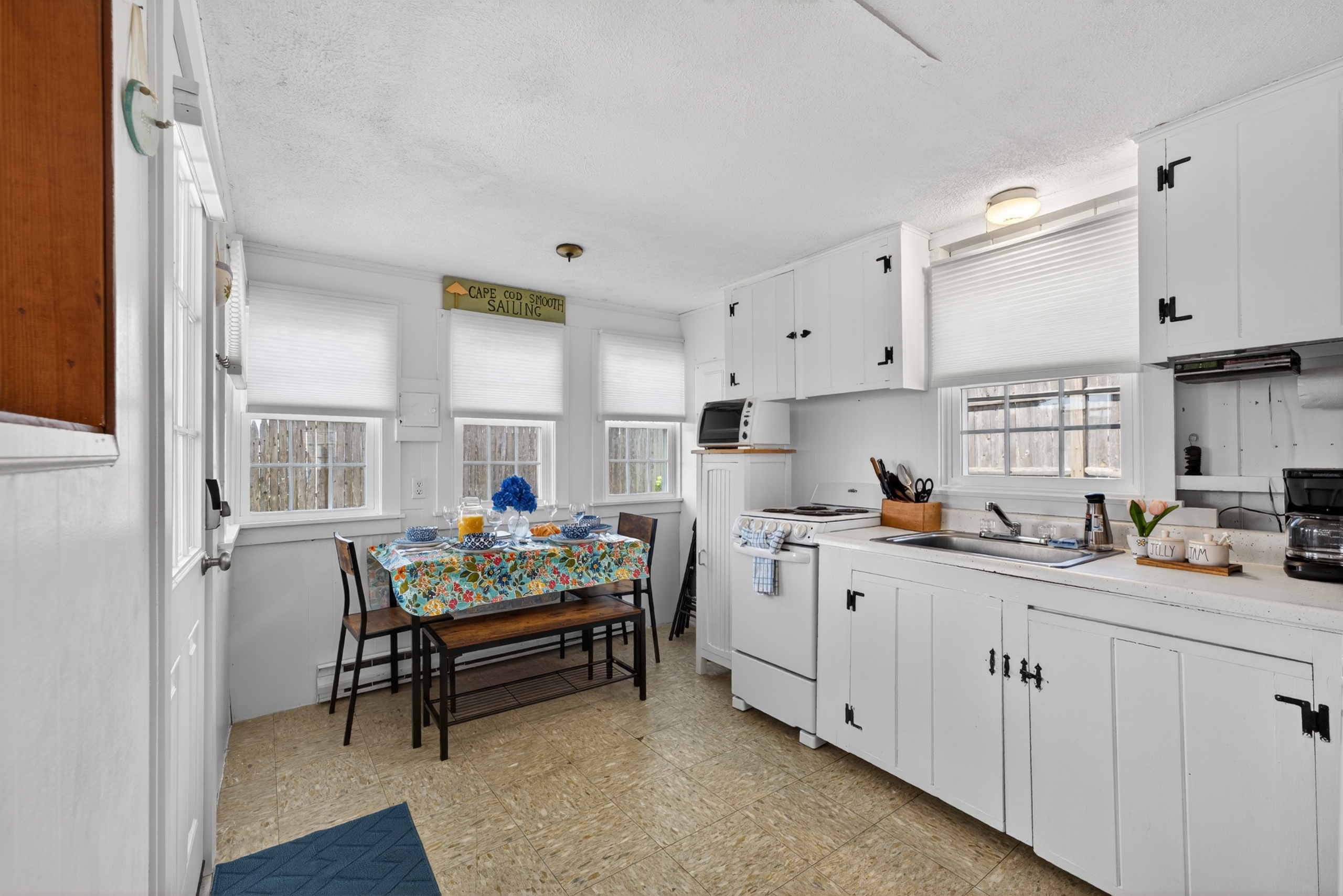 Bright open-concept kitchen and dining area for everyday comfort!